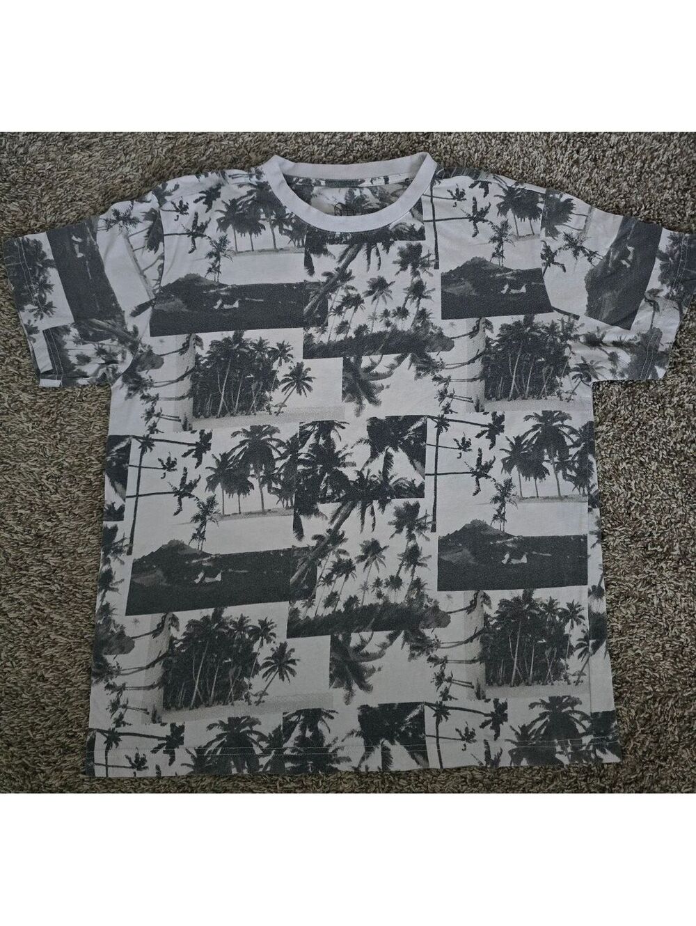 Original Use Medium Gray Palm Tree Print T-Shirt Medium